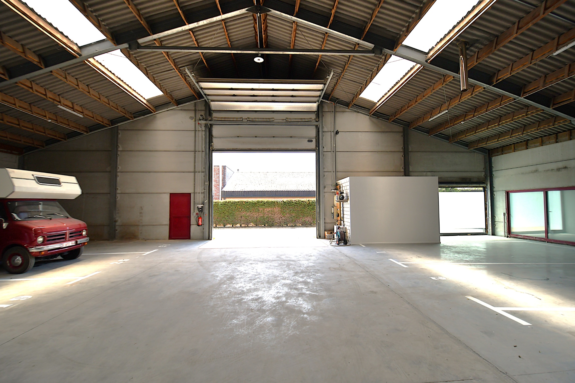Loods (850m²) te koop in het industriepark SCHATTING te Zedelgem - foto 4