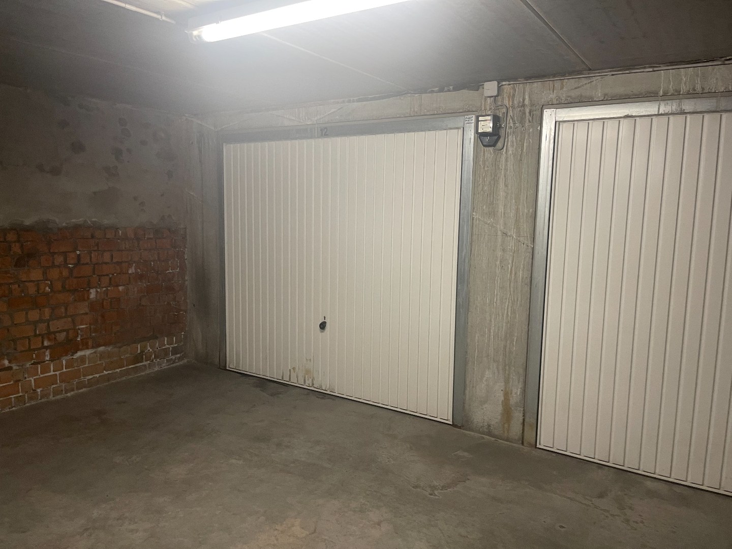 Ruime garage box te koop in Knokke-Heist omgeving verweeplein 3m op 5,45m - foto 1