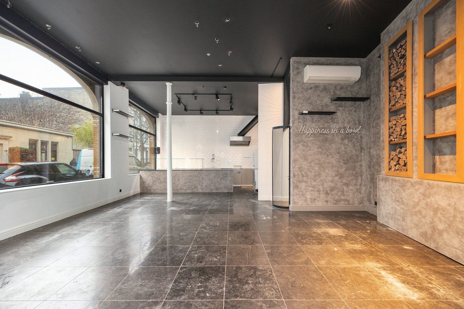 Handelsgelijkvloers te huur op uitstekende hoeklocatie - foto 3