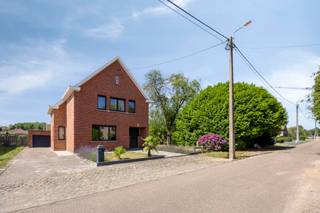 Bent u op zoek naar een instapklare woning met ruimte, comfort én potentieel, gelegen in een rustige, kindvriendelijke buurt? Dan is deze...