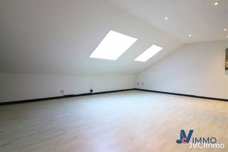 Bestaande uit:Hall:'privé ingang: 7.92 m², ingerichte keuken uitgevend op ruime woonkamer: 32.95 m², 2 slaapkamers: 14.90 m² & 19.20 m², douchekamer...