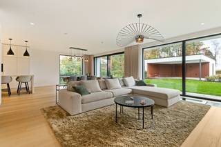 Deze uitzonderlijk hoogwaardig afgewerkte woning (bouwjaar 2024) is gelegen in een rustige landelijke omgeving in Ravels. Met een ruim perceel van...