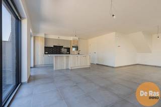 OPHASSELT - Deze prachtige nieuwbouwwoning in moderne, hedendaagse stijl zal u in al zijn opzichten kunnen bekoren. Deze woning die werd gezet...