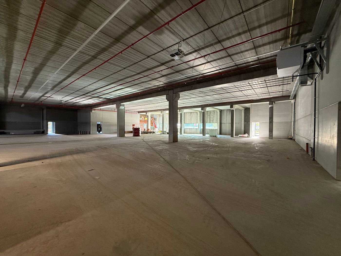 Uitstekend gelegen multifunctioneel bedrijfsgebouw met visibiliteit op E17 - foto 4