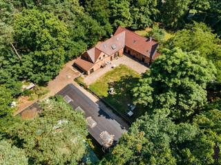 Riante hoeve op uitzonderlijk domein van bijna 10 ha nabij E34 ZoerselOp een uitgestrekt, bosrijk domein van maar liefst 10 hectare bevindt zich deze...