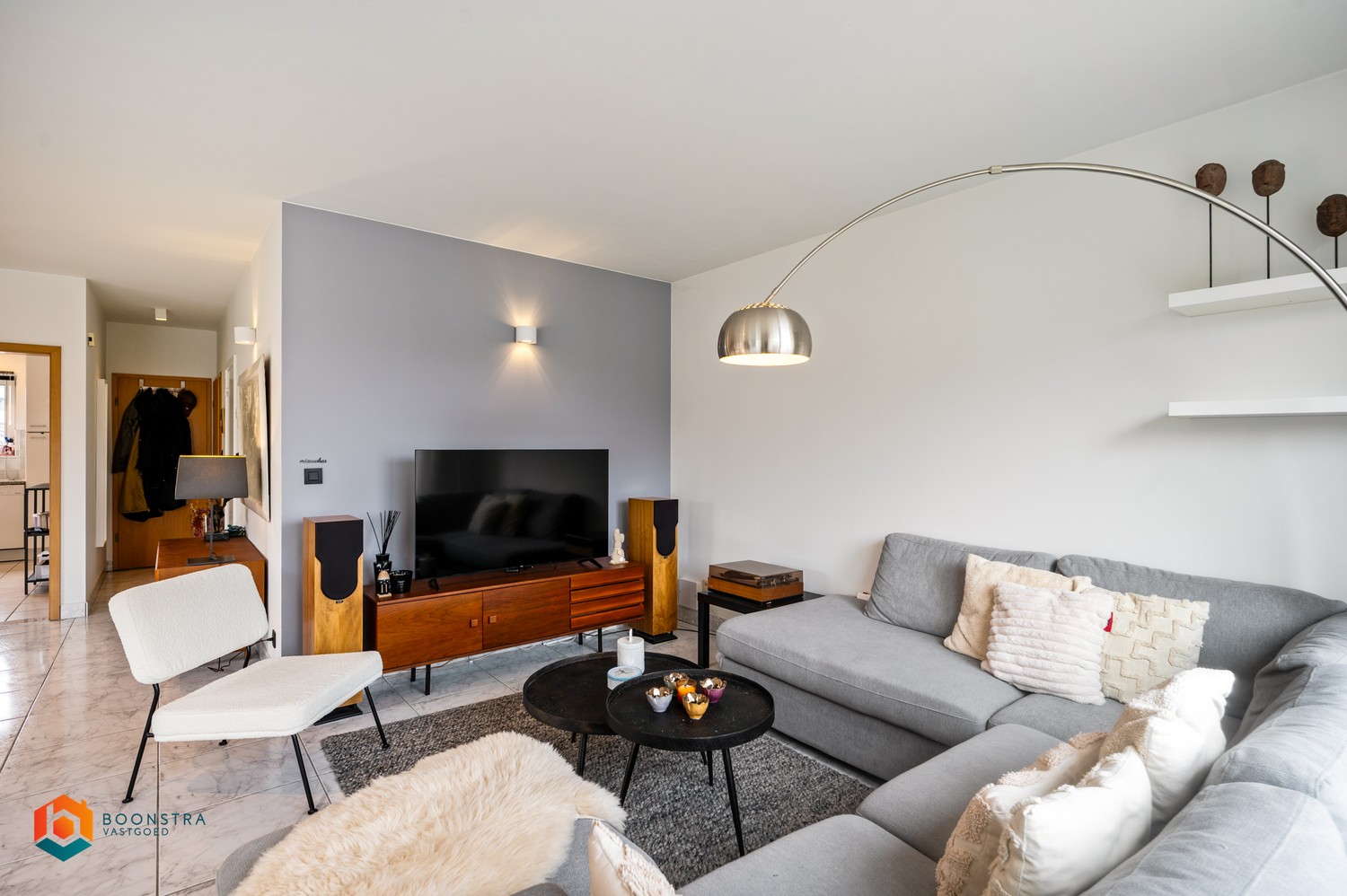 Ruim 3 slpkr app met terras, autostaanplaats en 2 garages - foto 3