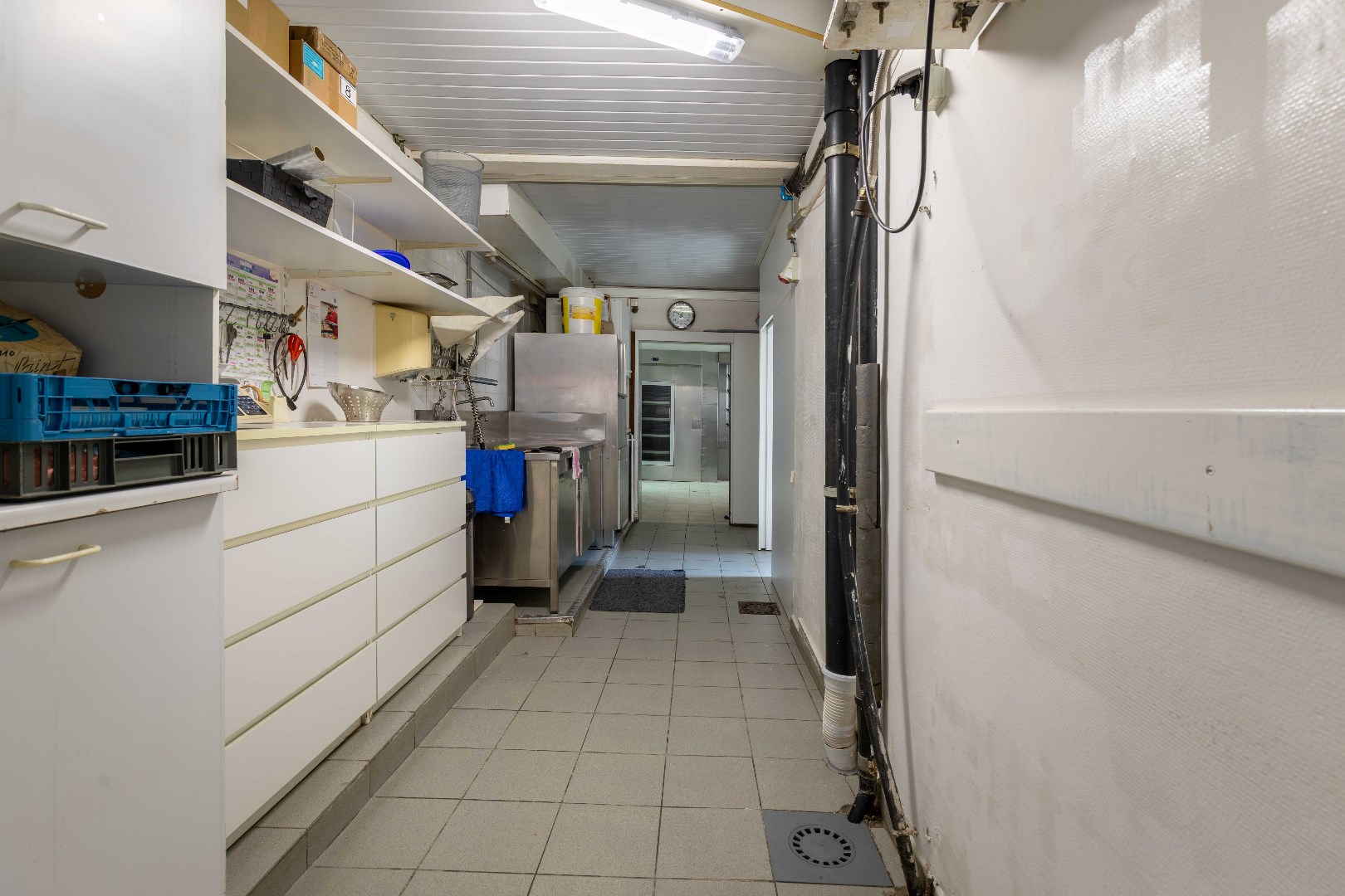 Opbrengsteigendom met handelszaak, atelier en 3 woningen - foto 4