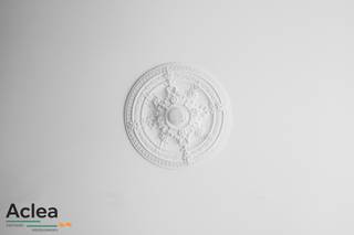 In het centrum van Eeklo vindt u deze unieke burgerwoning, gebouwd in 1907 en tot op vandaag een toonbeeld van grandeur en karakter. Met...