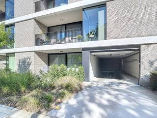 Voor meer info of een bezoek, bel 053 59 49 32 - Op zoek naar een veilige en makkelijk bereikbare parkeerplaats in Aalst? Deze...