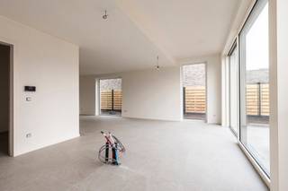 Luxe nieuwbouwwoning met 5 slaapkamers in OostmalleDeze ruime en praktisch ingedeelde nieuwbouwwoning in Oostmalle biedt alles wat een modern gezin...