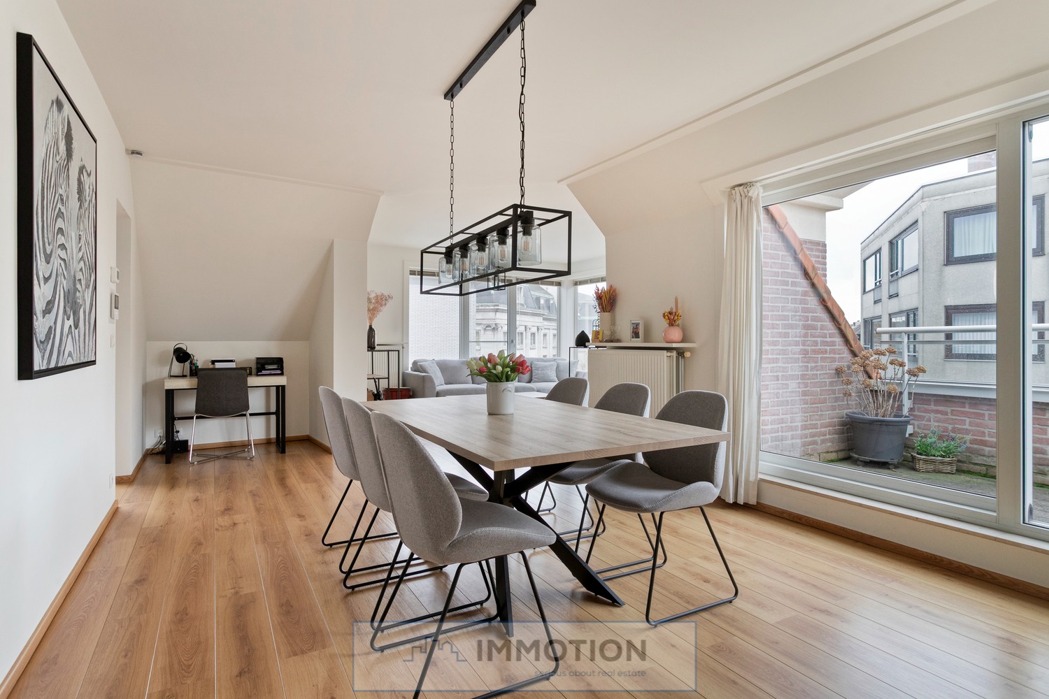 Ruim instapklaar appartement met 2 slaapkamers in centrum Kortrijk vlakbij de Leie - BEZOEK op 14 of 15 februari - foto 4