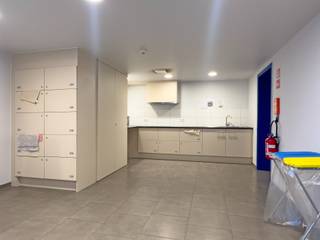 Zoekt u naar de idéale investering te Brugge met mooi rendement? Gaan de kinderen binnenkort studeren en wil u geen gigantische huurprijzen betalen maar hen wel een moderne setting bieden? De residentie Kotville op zich is gelegen op slechts 300m van Vives Hogeschool te Brugge en ook het station is op wandelafstand bereikbaar. <br /><br />Voor de investeerder onder u is er nog meer goed nieuws! Deze kamer is verhuurd met een onmiddellijk rendement van 3,5%.<br /><br />De studentenkamer is voorzien van een modern wasmeubel, inloopdouche, hangtoilet, bureau, kleerkast, bed, hangmeubel en TV. Verder beschikt de residentie over ontspanningsmogelijkheden met onder meer pingpongtafels en beamers in de zithoeken. Fietsberging is voorzien zowel afgesloten ondergronds als vrij bovengronds. <br /><br />E-peil: 64<br />Bewoonbare oppervlakte: 16m²  <br />Stedenbouwkundige inlichtingen: parkgebieden en woongebieden, bouw vergund, verkavelingsvergunning, voorkooprecht, geen rechtelijke herstelmaatregel of bestuurlijke maatregel opgelegd.<br />Gelegen in niet-overstromingsgevoelig gebied.<br />G score: A    P score: D 