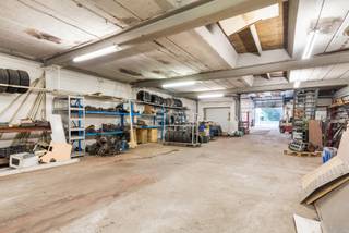 Ben je op zoek naar een ruime opslagplaats en/of werkplaats met een toegankelijke ligging? Zoek niet verder! Gelegen nabij centrum Schellebelle...