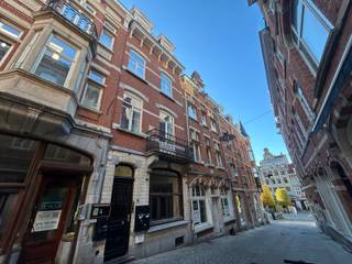 ** Zeer ruime Studentenkamer privatief sanitair**Niet op de Oude Markt maar in de Krakenstraat, nabij de Oude Markt kan u deze prachtige...