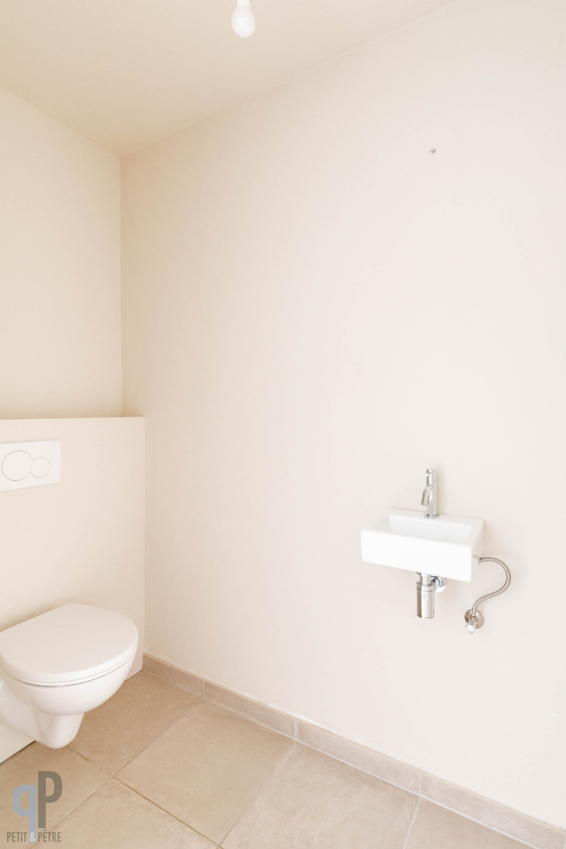 Recent 2-slaapkamerappartement met tuintje en afzonderlijke ingang - foto 4