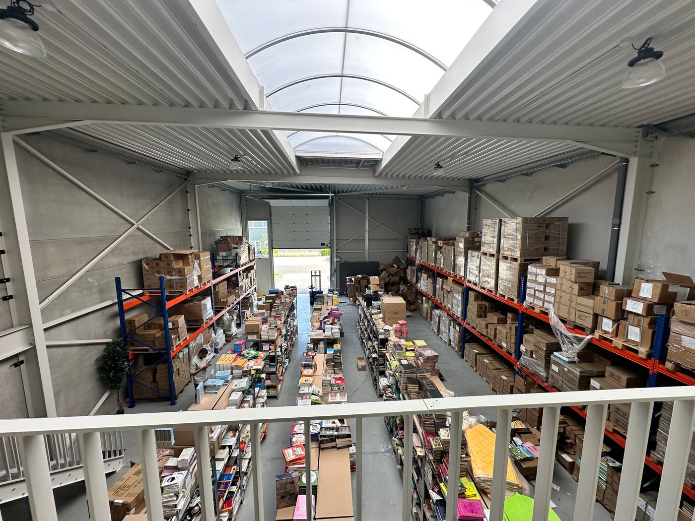 Unité PME de 324 m² avec mezzanine de 108 m² à côté du R0 - photo 5