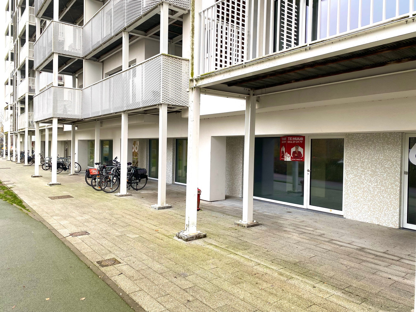 Casco ruimte (ca. 573 m²) in Kortrijk. Ideaal voor een supermarkt! - foto 2