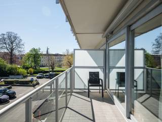 EPC: B<br />Mobi-score: 9,4/10<br />CONTACTEER: info@vicusvastgoed.be of +32 478 65 88 15<br /><br />Investeren zonder zorgen, het kan: rendement van 3% plus voor een pand met betrouwbare huurster die ooit eigenaar was, het pand perfect onderhoudt en zeer stip betaalt voor minstens zeven jaar.<br /><br />Bij het betreden van het lichtrijk en goed onderhouden appartement aan het Groenevalleipark komt u in een functionele, brede inkomhal die toegang geeft tot de verschillende leefruimtes. De lichtrijke woonkamer biedt een aangename leefruimte met voldoende plaats voor een zit- en eetgedeelte. Dankzij de grote ramen geniet u hier van veel natuurlijk licht.<br /><br />De keuken is praktisch ingericht en voorzien van alle nodige comfort. Het appartement beschikt over minstens twee zeer grote slaapkamers en een badkamer.<br /><br />Een absolute troef zijn de twee balkons, waar u kan genieten van een open zicht.<br /><br />Verder beschikt het appartement over voldoende opbergruimte (vestiaire en aparte ruimte voor wasmachine en droogkast) en een vlotte bereikbaarheid. Parkeergelegenheid is beschikbaar in de direct, nabije omgeving.<br /><br />CONTACTEER: info@vicusvastgoed.be of +32 478 65 88 15