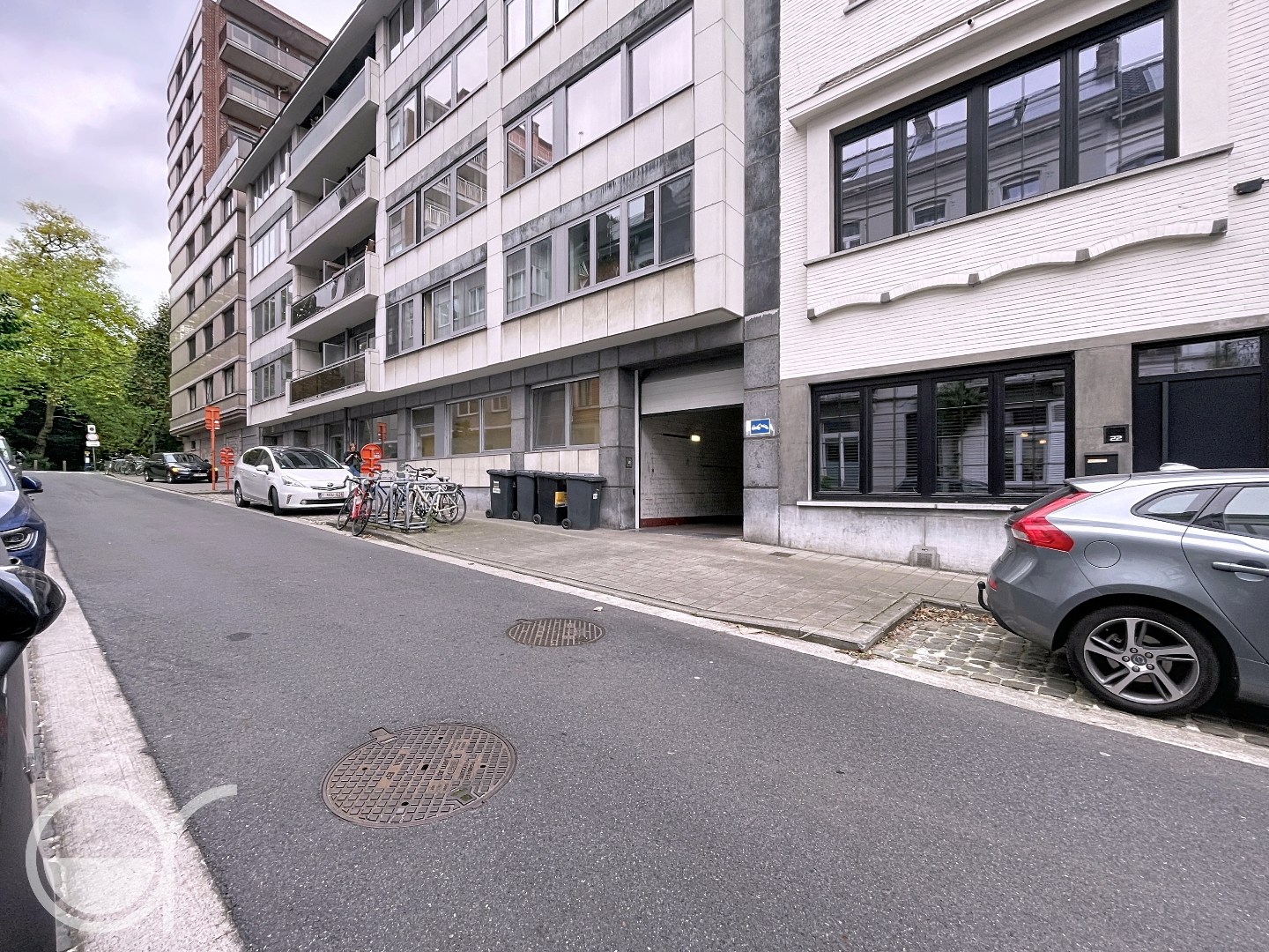 Autostaanplaats nabij Sint-Pietersstation te Gent. - foto 2