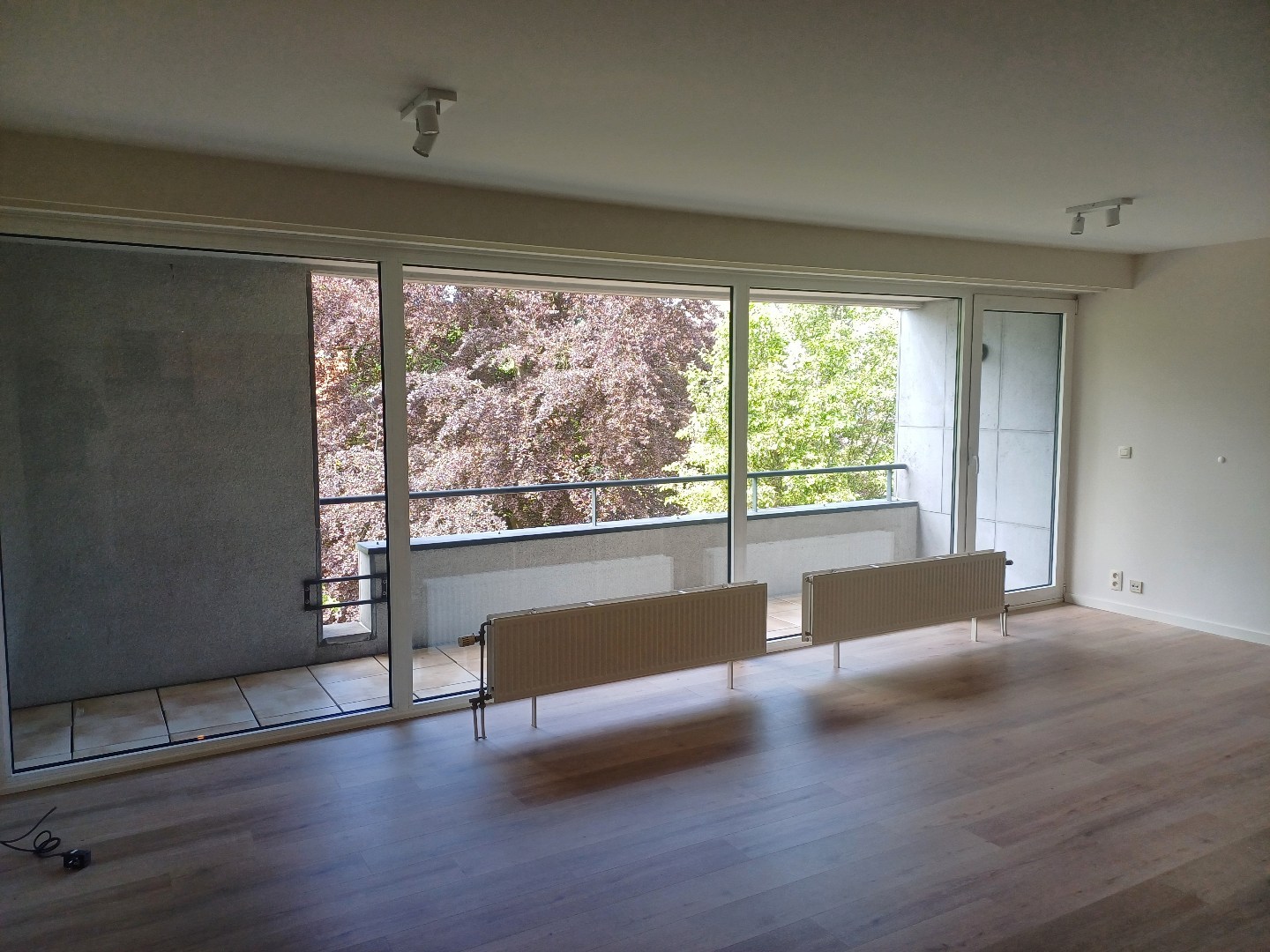 Volledig gerenoveerd energiezuinig 2 slaapkamer appartement in Neerpelt centrum - foto 3