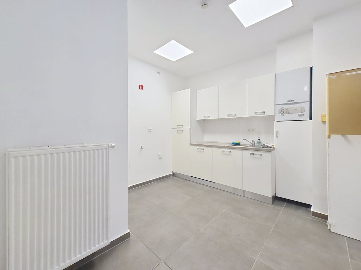 Modern en lichtrijk kantoor (58 m²) te huur in centrum Gent - foto 4