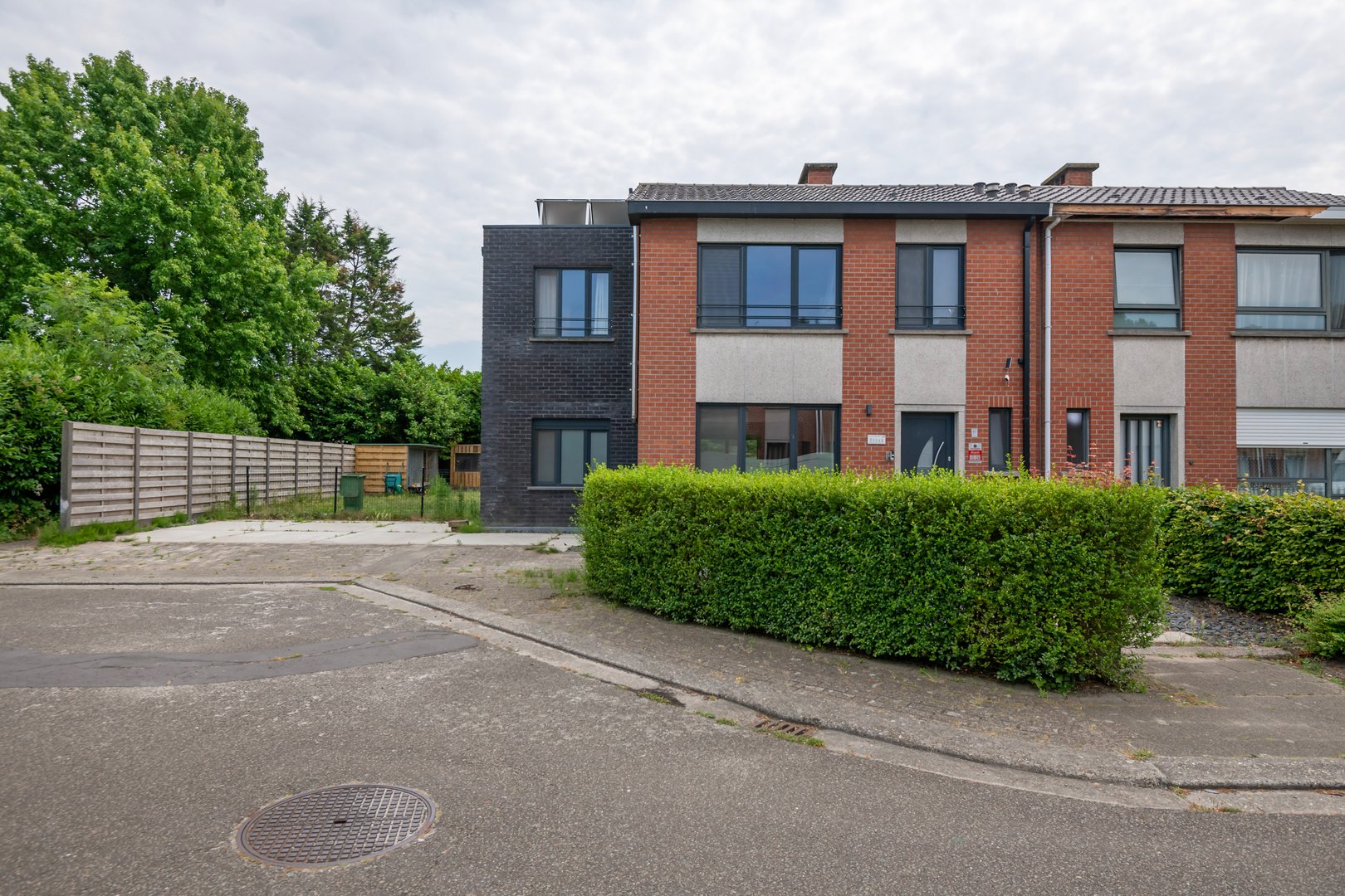 Half open bebouwing met grote tuin & 4 slaapkamers. - foto 1