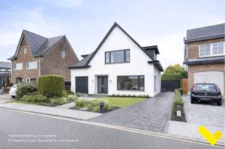 <p>Bekijk ook zeker de 3D virtuele tour en krijg zo nog beter een beeld van wat deze woning u te bieden heeft.</p>
<p> </p>
<p>Deze woning, gelegen in een rustige omgeving te Balen met een aangenaam grote tuin omvat volgende extra troeven dat het zeker de moeite waard is om deze woning te bezichtigen;</p>
<p>*bewoonbare oppervlakte: 162m² - grondoppervlakte 995m²</p>
<p>*woonkamer met "natuurlijk" lichtinval</p>
<p>*3 slaapkamers</p>
<p>*aangenaam grote tuin</p>
<p>*gelegen op een goede locatie nabij Mol centrum en de Belse bossen<br /><br />*gelegen nabij verbindingsweg richting E34/E313, winkels, scholen, station, etc...</p>
<p><br />Wenst u meer info over deze woning of een vrijblijvende bezichtiging, contacteer dan ons kantoor op het nummer 014300208.</p>