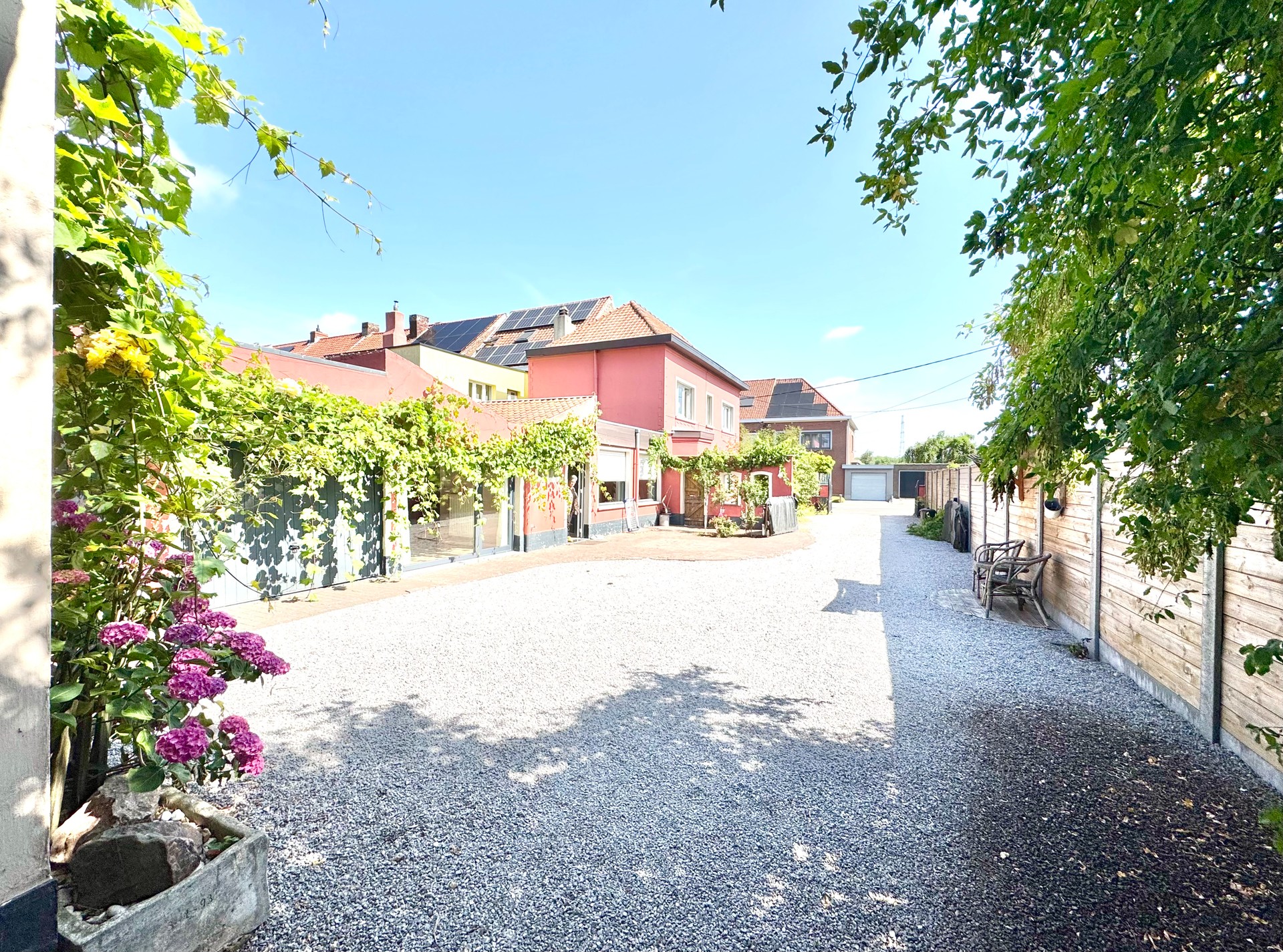 WONING MET MAGAZIJN OP 562 M² - foto 1