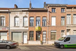 Stap binnen in dit prachtig herenhuis waar authenticiteit en gezelligheid hand in hand gaan. Meteen bij het binnenkomen voel je het: dit is een...