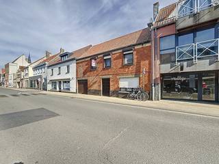 This house to renovate is located in the Dorpsstraat in Westkapelle, Knokke-Heist. The home offers a unique opportunity for those looking for...