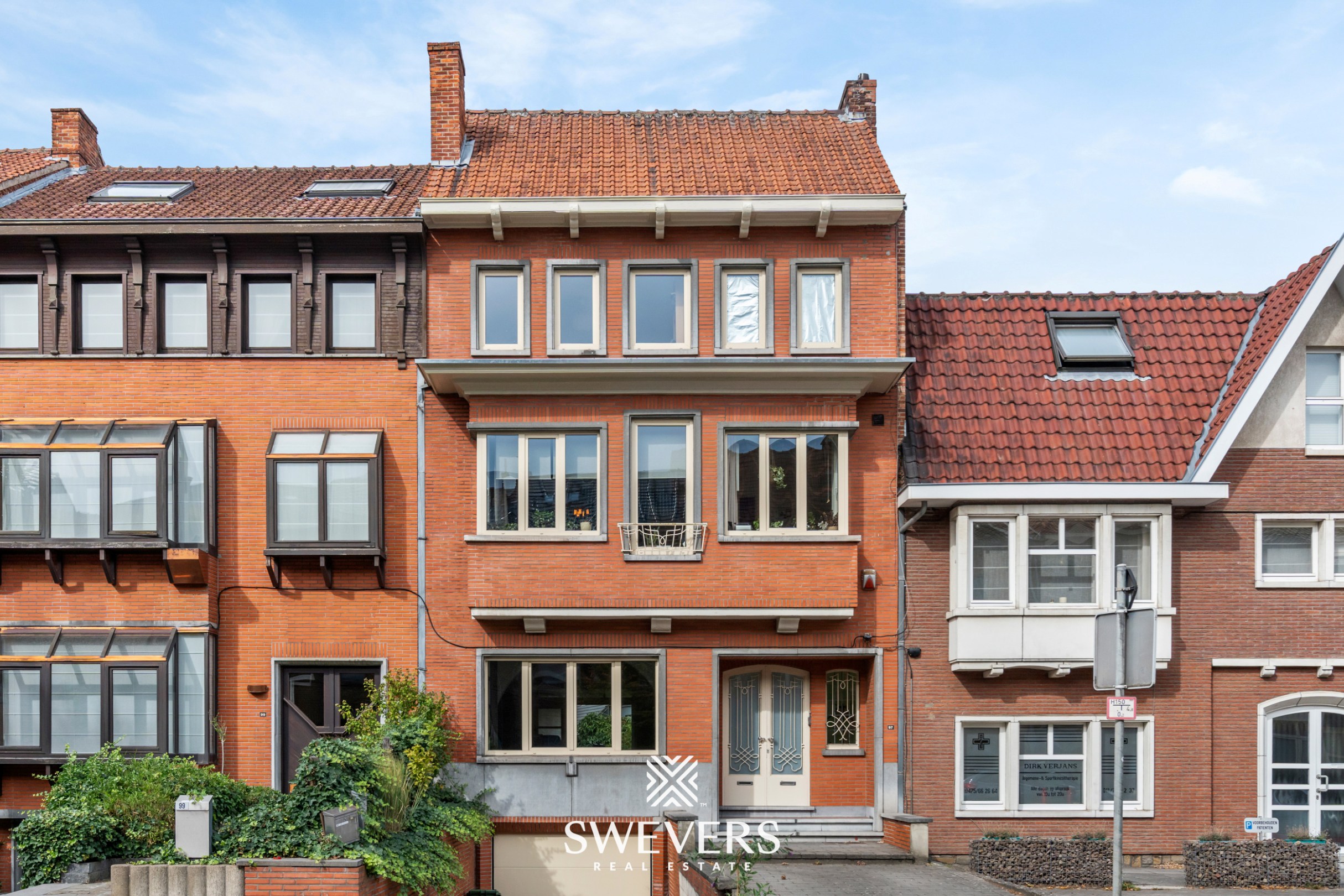 Stijlvol herenhuis met kantoorruimte en 3 slaapkamers in hartje Hasselt - foto 1
