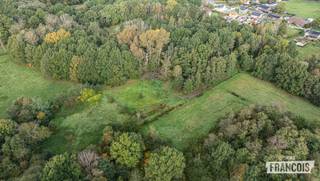 Ruim weiland in Tremelo | TE KOOP<br /><br />Op zoek naar een mooi stuk weiland op een landelijke locatie? In de Veldonkstraat in Tremelo bevindt zich dit ruime perceel van 61a25ca, waar rust en open ruimte centraal staan.<br /><br />Dit uitgestrekte weiland biedt een aangename landelijke omgeving en geniet van een ligging vlak bij het centrum van Tremelo. De combinatie van de open ruimte en de nabijheid van het centrum maakt dit perceel het ontdekken waard. Wie op zoek is naar weiland te koop in Tremelo, vindt hier een interessante eigendom in een groene omgeving.<br /><br />Interesse in dit perceel in de Veldonkstraat? Neem contact op met Immo Francois en ontdek de mogelijkheden tijdens een bezoek. Ons team is actief in Tremelo, Keerbergen, Haacht, Rotselaar, Wezemaal, Wilsele, Holsbeek, Kessel-Lo, Leuven en Herent en begeleidt je graag met persoonlijk advies.<br /><br />Denk je eraan om je eigen woning te verkopen? Contacteer Pieter van Immo Francois in Rotselaar voor een vrijblijvende, gratis schatting via rotselaar@immofrancois.be.<br /><br />