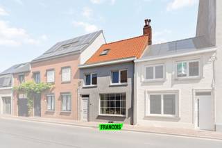 Deze volledig vernieuwde woning bevindt zich in het hart van het charmante Roesbrugge. Dankzij deze centrale ligging zijn diverse lokale...