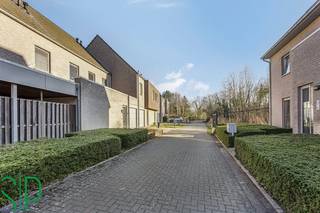 Recente woning in doodlopende en kindvriendelijke straat.Deze gesloten bebouwing van 2012 is gesitueerd in het centrum van Grobbendonk doch een...