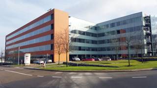 Parc de bureaux de 6 immeubles dans un environnement verdoyant situé à proximité du ring de Bruxelles et à proximité de l'Aéroport. Des éspaces flexibles, de nombreuses facilités sur le site, près de la gare de Diegem.<br />Parking intérieur (1.250 €/emplacement/an) et extérieur (975 €/emplacement/an) disponible!<br />Surface: 391 m²