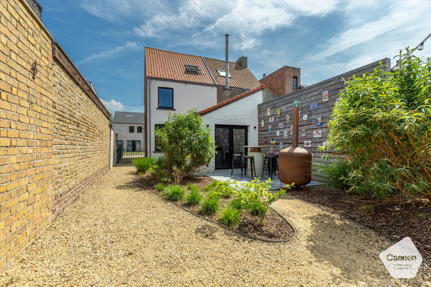 Volledig gerenoveerde woning in het hart van Assebroek met 3 mooie slaapkamers en prachtige tuin - foto 4