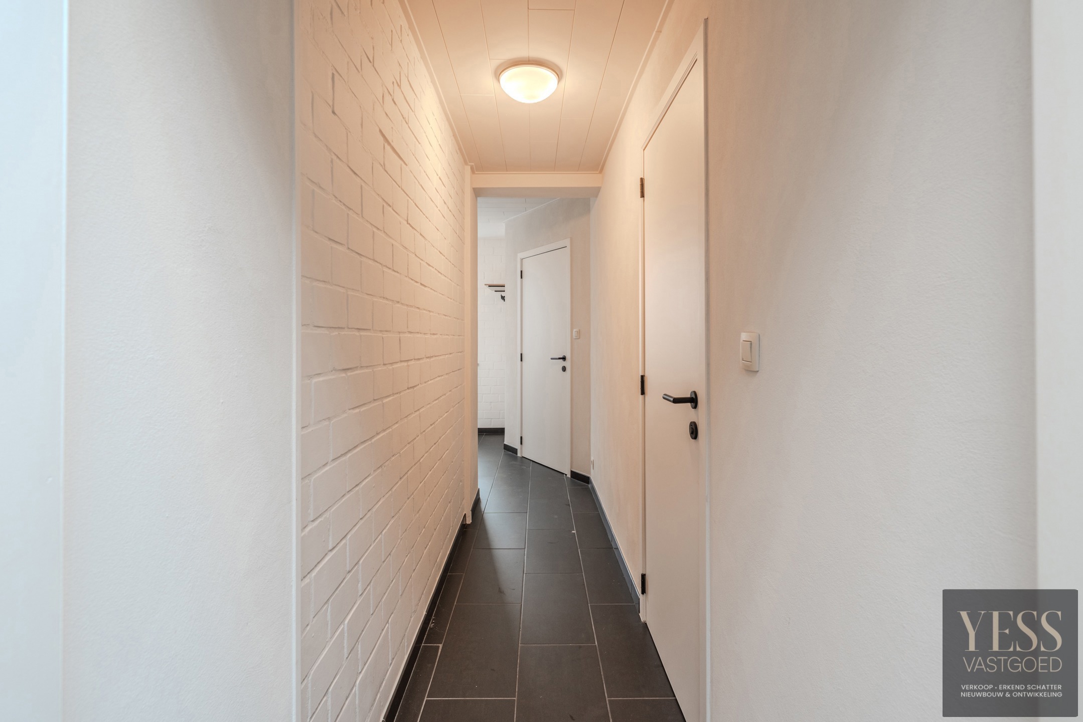 Instapklaar gelijkvloers appartement met terras/tuintje - foto 3