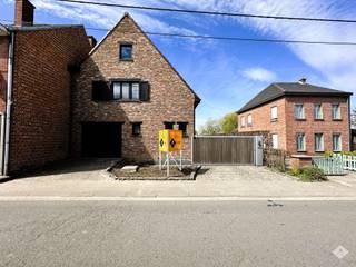 Deze ruime en instapklare woning is ideaal gelegen op een perceel van maar liefst 9 are, op korte afstand van het centrum van Buggenhout.Dankzij de...