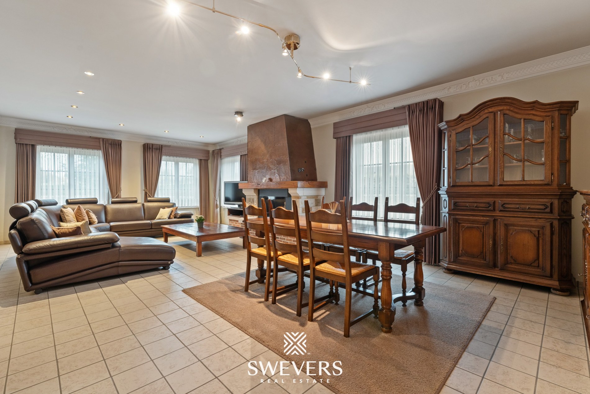 Villa met 395m² woonruimte op 48a zuidgericht perceel - foto 4