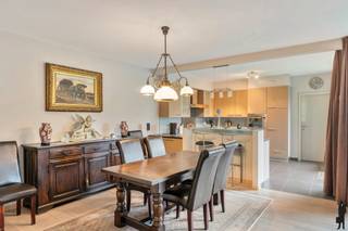 Goed onderhouden appartement op een centrale locatie in Ekeren, met alle voorzieningen binnen handbereik.Zeer ruim terras met uitzicht op...