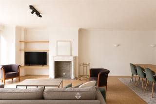 <p><span>GHENT - Franklin Rooseveltlaan 16 - Are you looking for a spacious and bright apartment for rent in Ghent? Then this apartment may be exactly what you are looking for.</span></p><p><span> </span></p><p><span>Main assets:</span></p><ul><li><span>Bright and spacious</span></li><li><span>Located at the Zuidpark</span></li><li><span>Close to important entrance and exit roads </span></li><li><span>Including garage box and basement storage</span></li></ul><p><span> </span></p><p><span>Layout:</span></p><p><span>Entrance hall with built-in closets, guest toilet, bathroom equipped with bathtub and washbasin (incl. washing machine connection), three bedrooms, spacious living and dining area, fully equipped kitchen.</span></p><p><span>Spacious balcony adjoining the kitchen and bedroom.</span></p><p><span> </span></p><p><span>Includes garage box and basement storage.</span></p><p><span> </span></p><p><span>Important info:</span></p><p><span>Available from: 01/06/2026. Domicile obligatory.</span></p><p><span>Rental price: 1250 EURO/month + 150 EURO/month provision (including general costs, consumption of water and heating).</span></p><p><span> </span></p><p><span>Interested in this great apartment? Request your visit via our website!</span></p><p><span> </span></p>