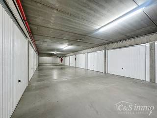 Deze verzorgde garagebox is gelegen in de moderne en rustige Regatta wijk op Linkeroever. Ideaal voor het veilig stallen van uw wagen, motor of...