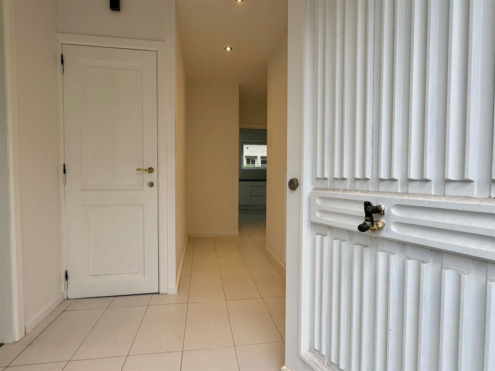 Instapklare villa met 4 slaapkamers en leuke tuin! - foto 3