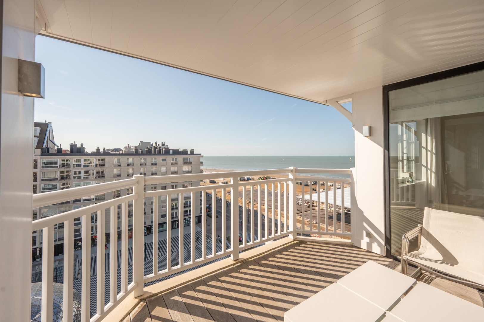 Exclusief appartement te koop met 8,6m gevelbreedte en fenomenaal zeezicht op het Albertplein van Knokke-Zoute - foto 2
