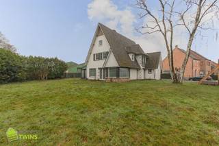 Statige villa met uitzonderlijk potentieel op toplocatie in BerlareOntdek deze karaktervolle te renoveren villa op een ruim perceel van maar...