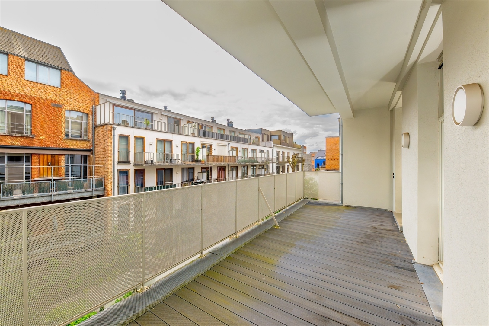 Zuid ∣ Appartement rénové avec goût et doté d'une grande terrasse - photo 4