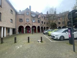 <strong>Menen - Mooi 1-slaapkamer appartement te huur.</strong><br /><br /><strong>Indeling: </strong><br />Ruime inkomhal, leefruimte, apart toilet, keuken, berging, slaapkamer en badkamer<br /><br /><strong>Interesse? </strong>Klik hier! https://mijnhuurprofiel.be/property/3319c084-75b5-4022-8ed4-095f2d5ad0c1