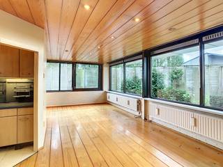 Rustig gelegen bungalow in het landelijke Abele, grondgebied Watou. De woning is gelegen op 7 minuten rijden van het centrum van Poperinge...