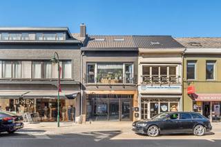 Gerenoveerd handelsgelijkvloers met stockage op topligging in Heist-op-den-Berg. Op een uitstekende en commerciële locatie in het centrum...