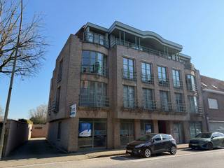 Dit aangename appartement is centraal gelegen in Olsene, op wandelafstand van winkels en andere voorzieningen, met een vlotte verbinding naar...